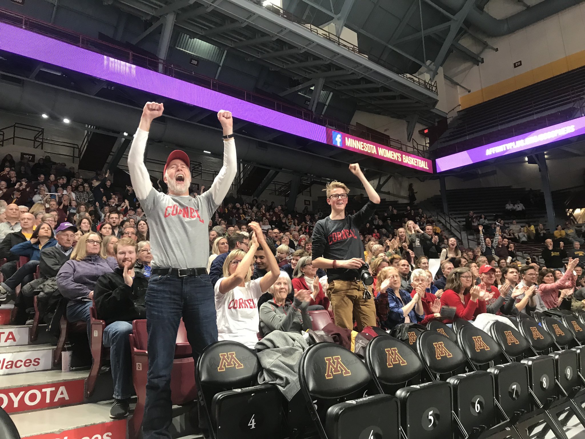 4 Women S Basketball Players Enjoy A Heartfelt Homecoming At